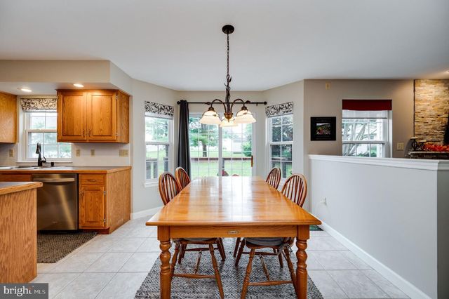 27 BROOKFIELD DR, Fleetwood, PA 19522