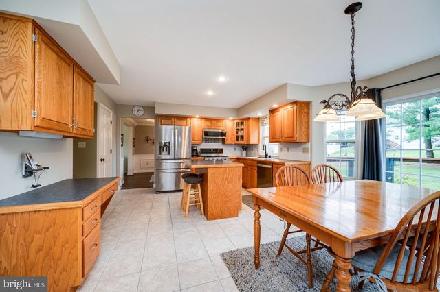 27 BROOKFIELD DR, Fleetwood, PA 19522