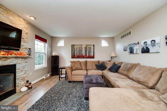27 BROOKFIELD DR, Fleetwood, PA 19522