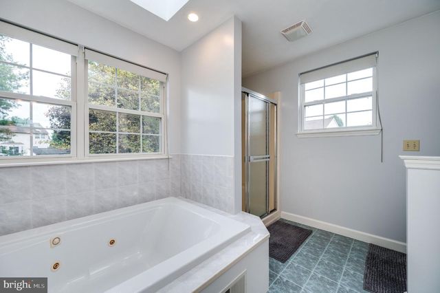 27 BROOKFIELD DR, Fleetwood, PA 19522