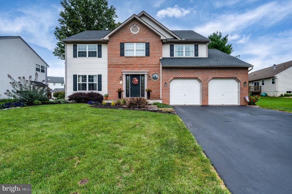 27 BROOKFIELD DR, Fleetwood, PA 19522