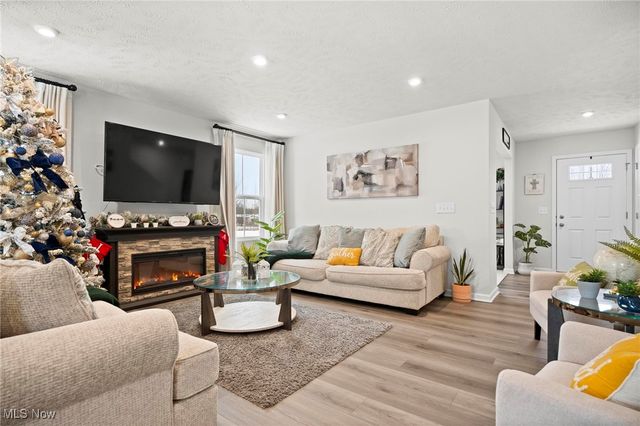 214 Leather Leaf Drive, Elyria, OH 44035