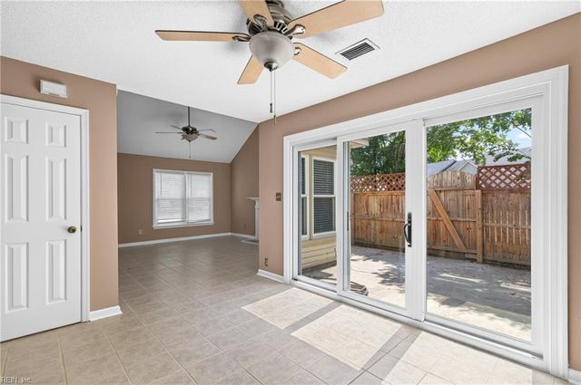 30 Hollis Wood DR, Hampton, VA 23666