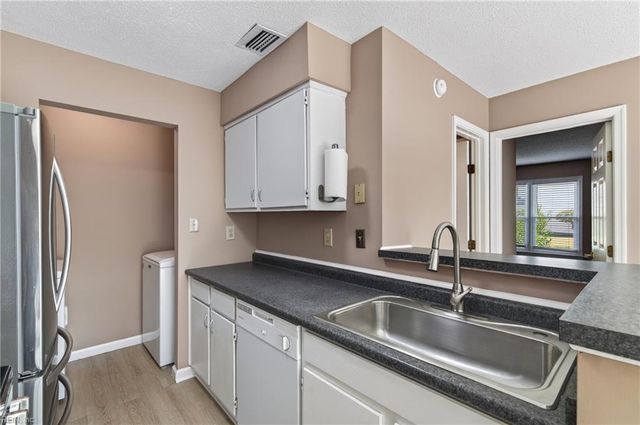 30 Hollis Wood DR, Hampton, VA 23666