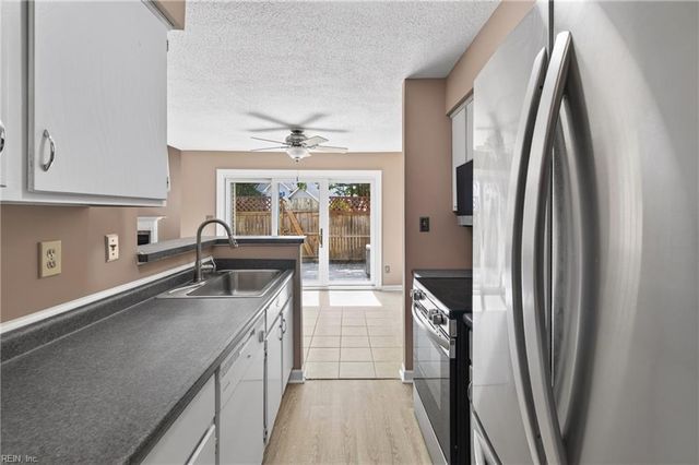 30 Hollis Wood DR, Hampton, VA 23666