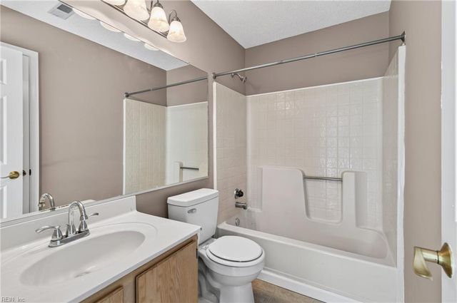 30 Hollis Wood DR, Hampton, VA 23666