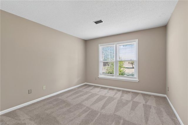 30 Hollis Wood DR, Hampton, VA 23666