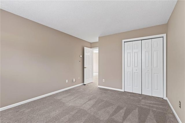 30 Hollis Wood DR, Hampton, VA 23666
