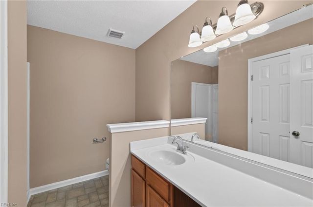 30 Hollis Wood DR, Hampton, VA 23666