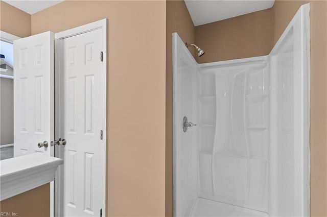 30 Hollis Wood DR, Hampton, VA 23666