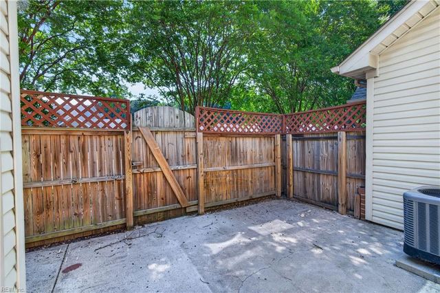 30 Hollis Wood DR, Hampton, VA 23666