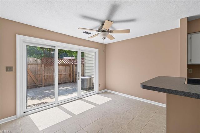 30 Hollis Wood DR, Hampton, VA 23666