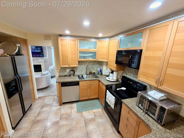 5112 Rock Run Street, West Bloomfield Charter Township, MI 48322