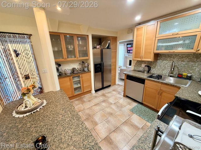 5112 Rock Run Street, West Bloomfield Charter Township, MI 48322