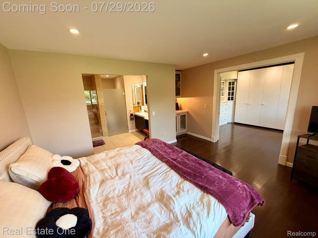5112 Rock Run Street, West Bloomfield Charter Township, MI 48322