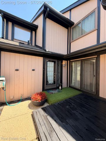 5112 Rock Run Street, West Bloomfield Charter Township, MI 48322