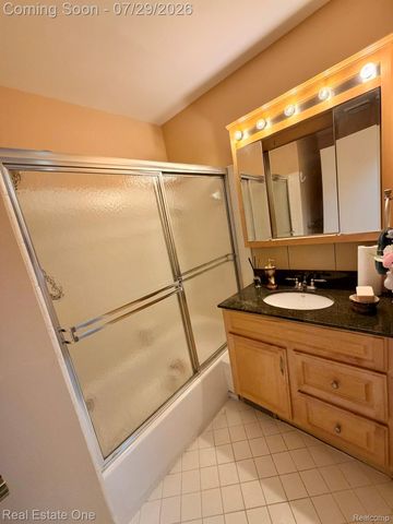 5112 Rock Run Street, West Bloomfield Charter Township, MI 48322