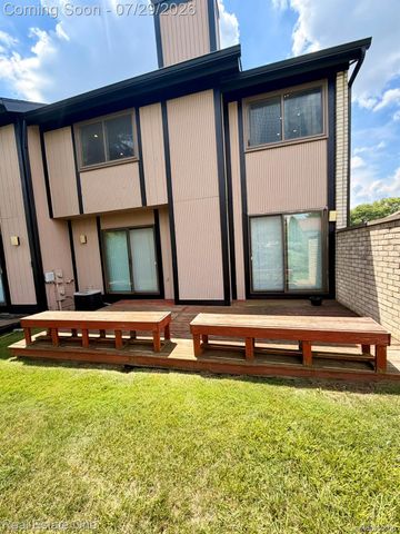 5112 Rock Run Street, West Bloomfield Charter Township, MI 48322
