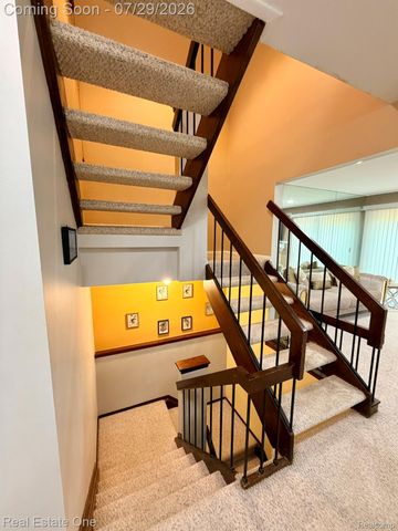 5112 Rock Run Street, West Bloomfield Charter Township, MI 48322