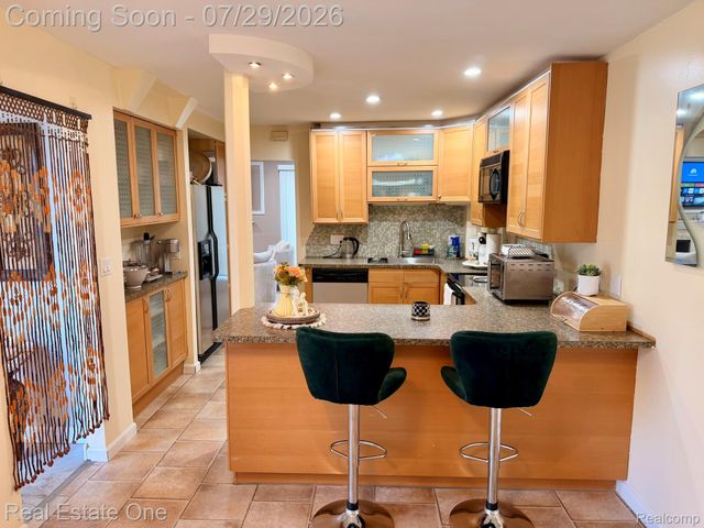 5112 Rock Run Street, West Bloomfield Charter Township, MI 48322