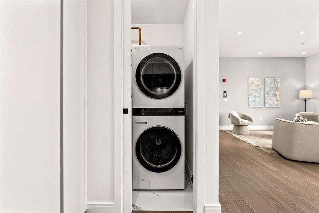 8 Leverett St 4, Brookline, MA 02445