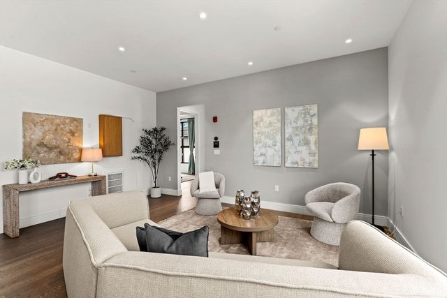 8 Leverett St 4, Brookline, MA 02445