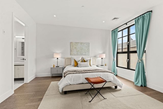 8 Leverett St 4, Brookline, MA 02445