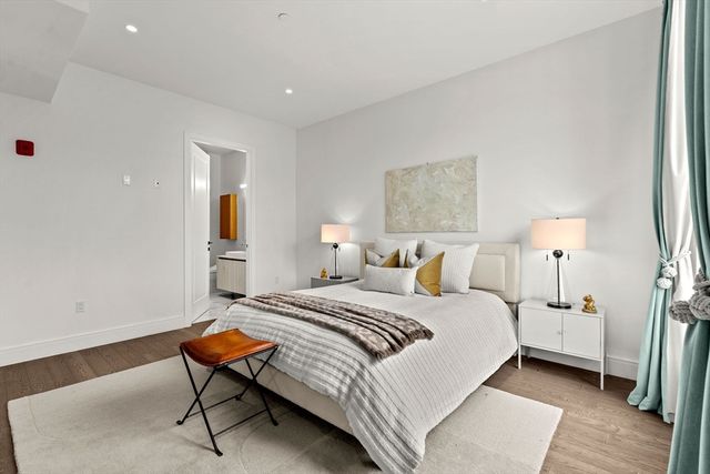 8 Leverett St 4, Brookline, MA 02445