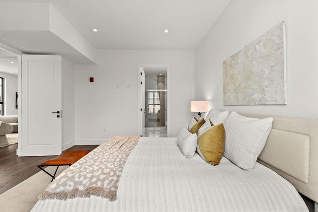 8 Leverett St 4, Brookline, MA 02445