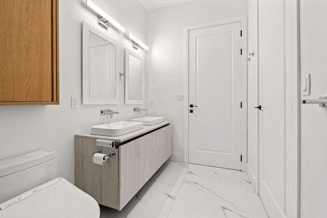 8 Leverett St 4, Brookline, MA 02445