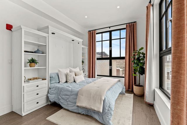 8 Leverett St 4, Brookline, MA 02445