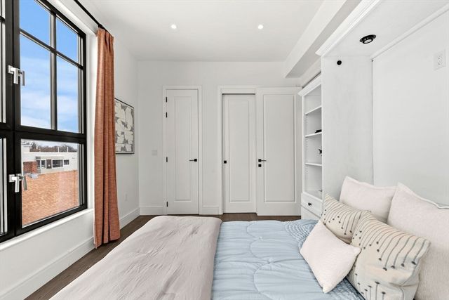 8 Leverett St 4, Brookline, MA 02445