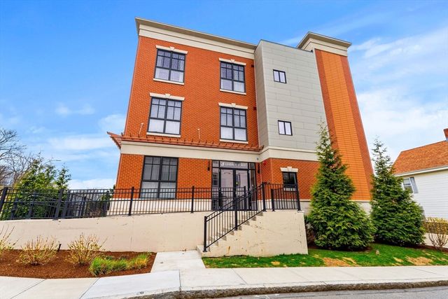 8 Leverett St 4, Brookline, MA 02445