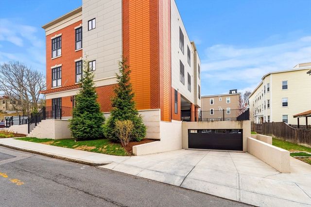 8 Leverett St 4, Brookline, MA 02445