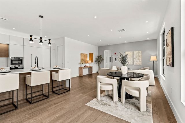 8 Leverett St 4, Brookline, MA 02445