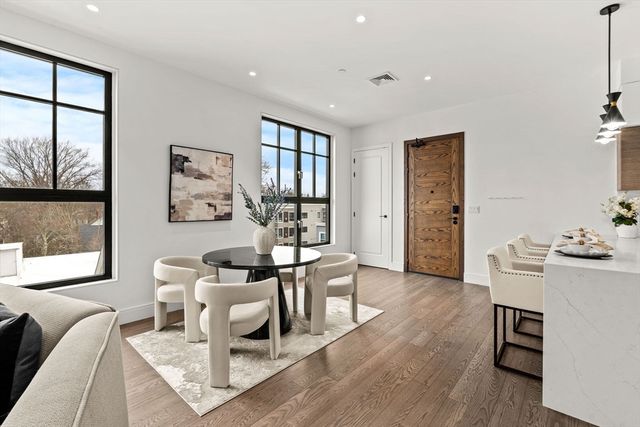 8 Leverett St 4, Brookline, MA 02445