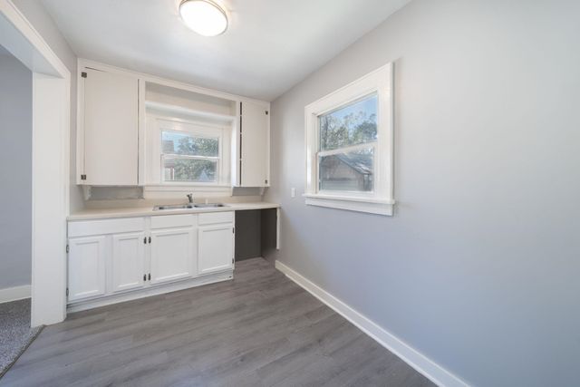 940 N Holyoke, Wichita, KS 67208