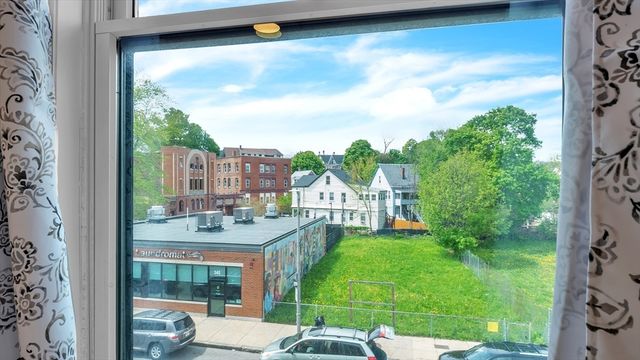352 Blue Hill Ave 8, Boston, MA 02212