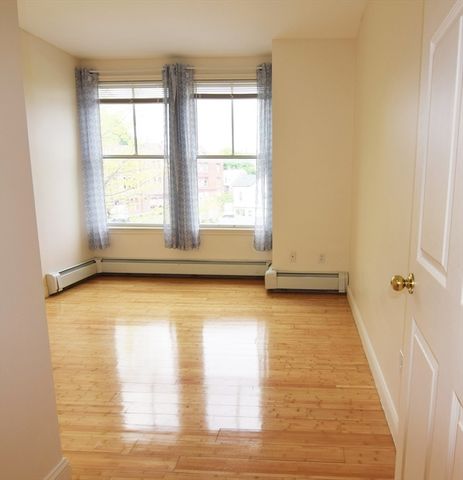 352 Blue Hill Ave 8, Boston, MA 02212