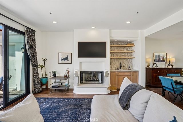 710 Manhattan Beach Boulevard, Manhattan Beach, CA 90266