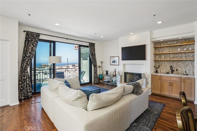 710 Manhattan Beach Boulevard, Manhattan Beach, CA 90266