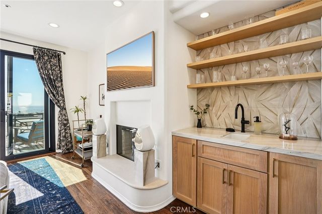 710 Manhattan Beach Boulevard, Manhattan Beach, CA 90266