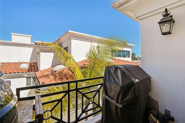 710 Manhattan Beach Boulevard, Manhattan Beach, CA 90266