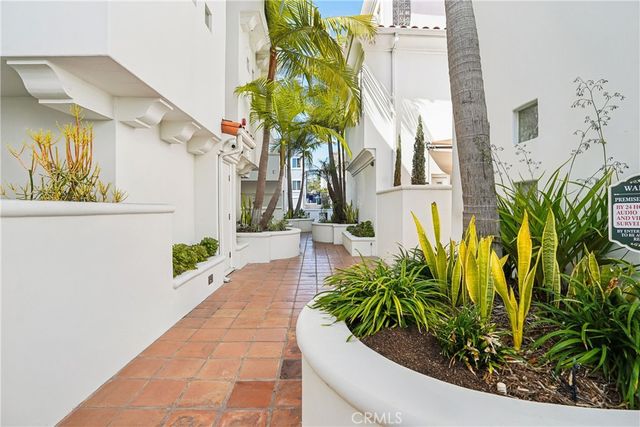 710 Manhattan Beach Boulevard, Manhattan Beach, CA 90266