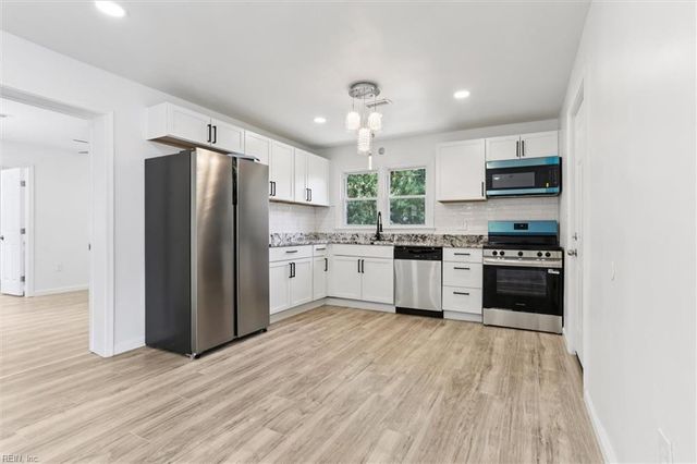 88 Wheatland DR, Hampton, VA 23666