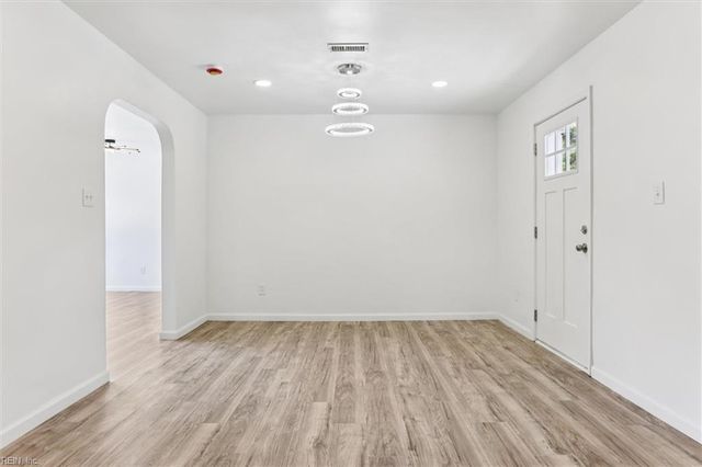 88 Wheatland DR, Hampton, VA 23666