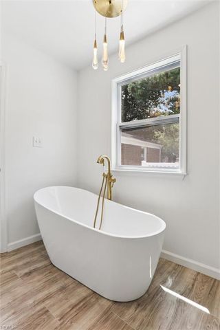 88 Wheatland DR, Hampton, VA 23666