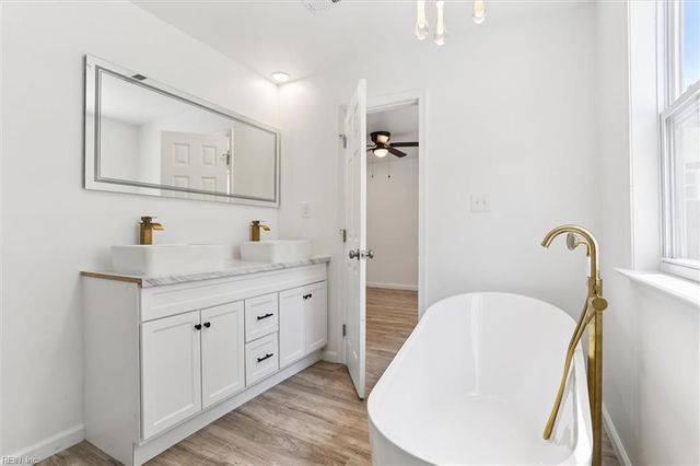 88 Wheatland DR, Hampton, VA 23666