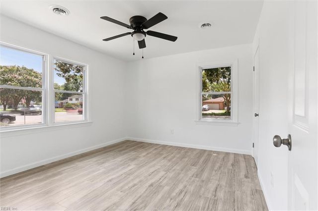 88 Wheatland DR, Hampton, VA 23666