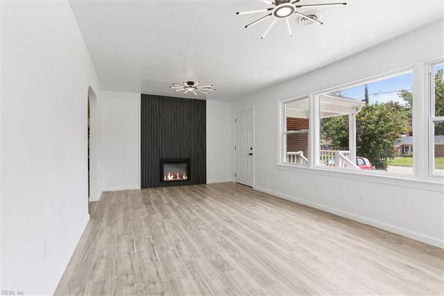 88 Wheatland DR, Hampton, VA 23666